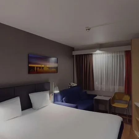 Hotel Ibis Airport 3*