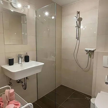 Aparment In Popular Neighborhood Apartment