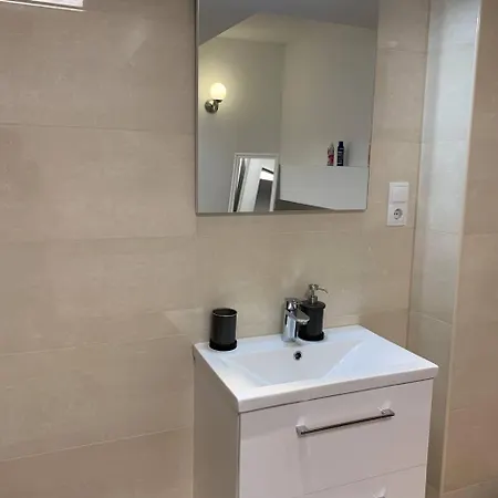 Aparment In Popular Neighborhood Apartment *