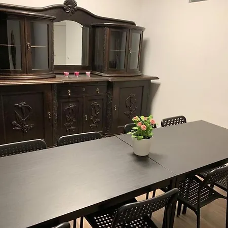 Aparment In Popular Neighborhood Apartment *