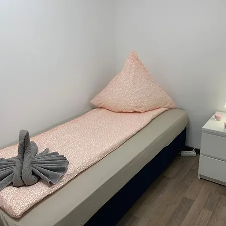 Aparment In Popular Neighborhood Apartment