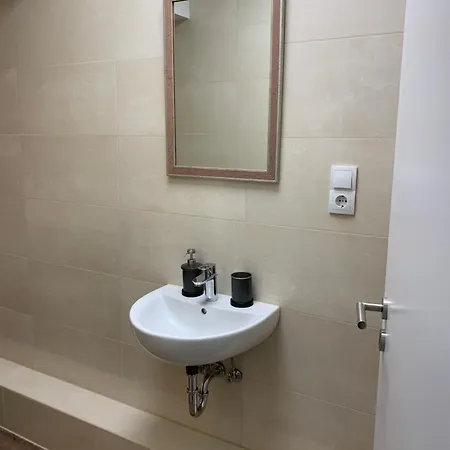 Aparment In Popular Neighborhood Apartment *