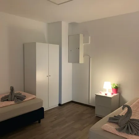 Apartment Aparment In Popular Neighborhood *