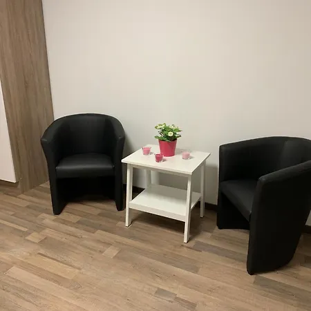 Aparment In Popular Neighborhood *