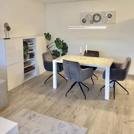 شقة Modern Two-bedroom With Balcony In كولونيا