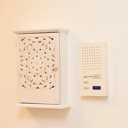 Modern Two-bedroom With Balcony In كولونيا