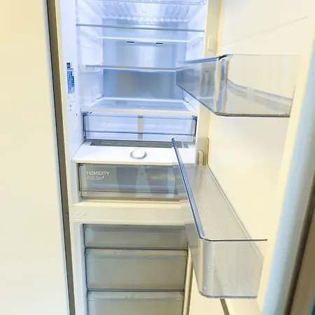 شقة Modern Two-bedroom With Balcony In كولونيا