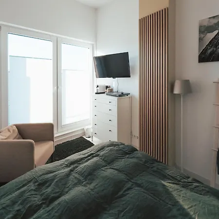Nahe Messe - Privates Gaestezimmer Mit Bad In Einer Homestay *