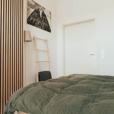 Homestay Nahe Messe - Privates Gaestezimmer Mit Bad In Einer Cologne