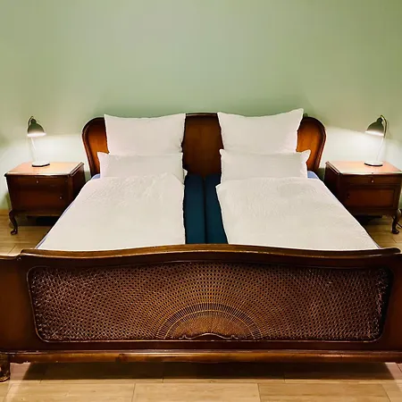 Gemuetliche Flughafen Koeln-bonn Cgn Homestay *