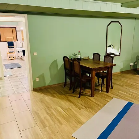 Gemuetliche Flughafen Koeln-bonn Cgn Homestay Cologne