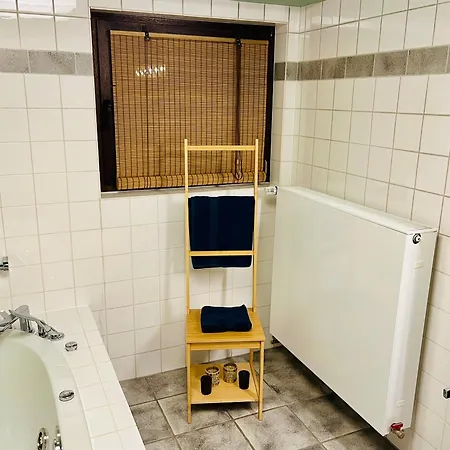 Gemuetliche Flughafen Koeln-bonn Cgn Homestay *