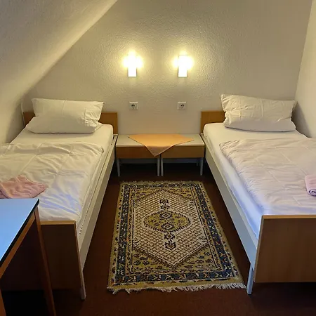 Haus Schwan 3* Κολωνία