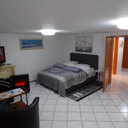Apartment J.e. *