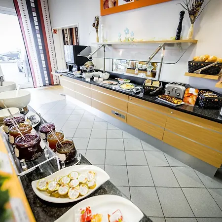 Express Muelheim By Ihg Hotel 3*