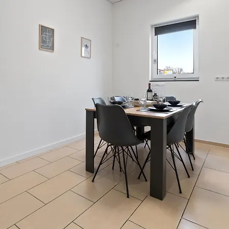 Apartment Gemuetlich Und Zentral, 3km Zum Flughafen Koeln-bonn