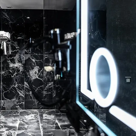Hotel Black