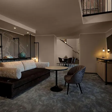 Отель Wasserturm Cologne, Curio Collection By Hilton 4*