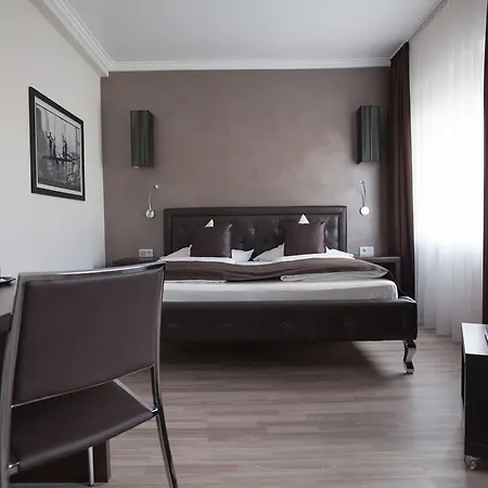 Hotel Mauritius Komfort In Der Altstadt 3*
