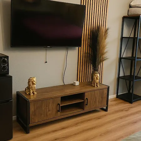 Art Apartment *