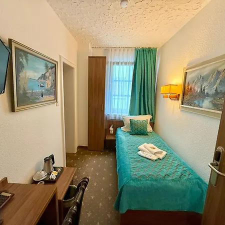 Und Restaurant Loewenbraeu Hotel 3*
