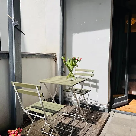 Apartment Charmantes 2-zimmer Altbau In Nippes *