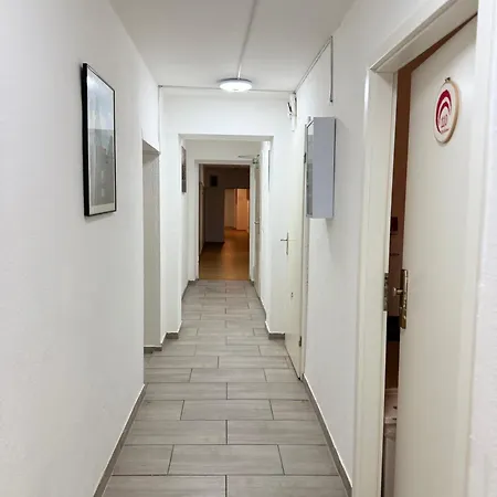 Garni Emir Colónia