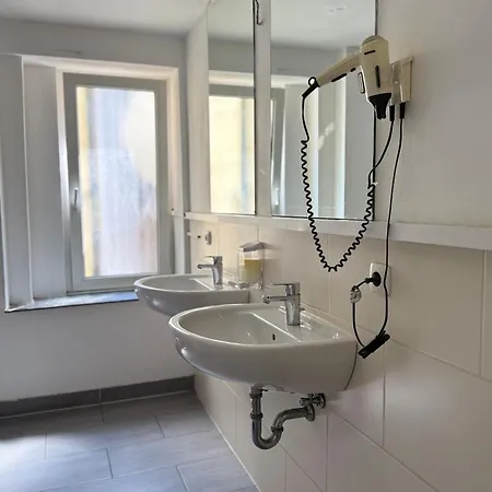 Garni Emir 3* Cologne