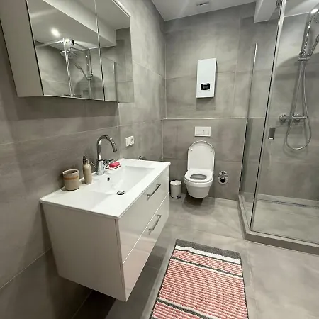 Luxury Deluxe Apartment With 3 Rooms Xl-Orchid Apartment