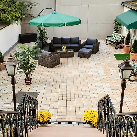 Weber Hotel 3*
