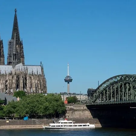 ホテル Zur Guten Quelle ケルン