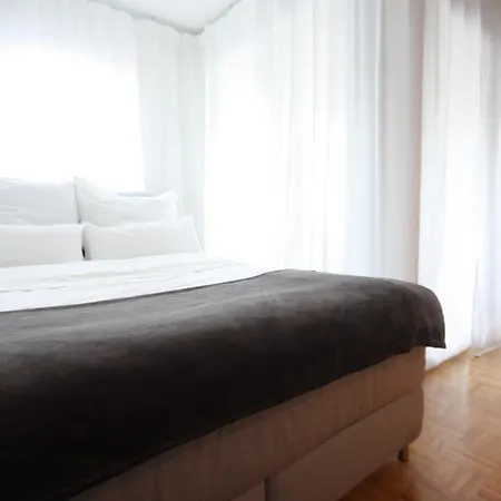City Studio Appellhofplatz Апартаменты *