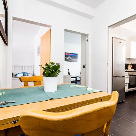 Messewohnung Buchforst Apartment