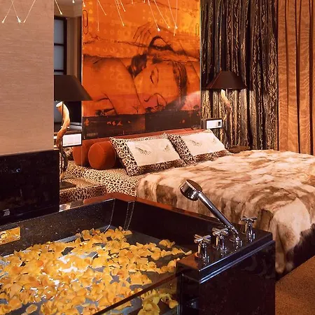 Savoy Hotel 4*