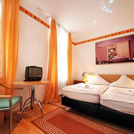 Storch Hotel 2*