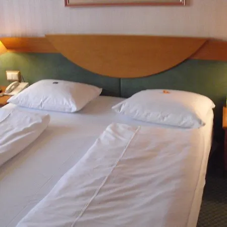 Hotel Nh Collection Mediapark 4*
