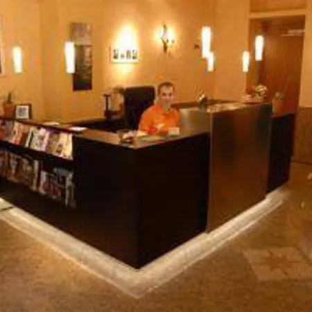 Hotel Domstern 3*