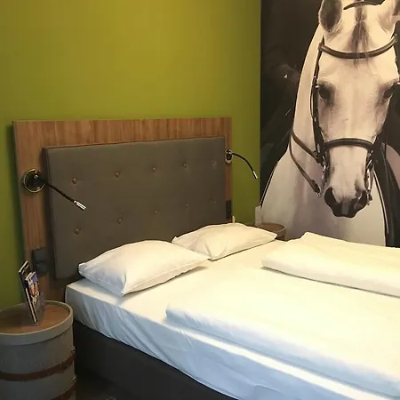 Отель The Ascot 4*