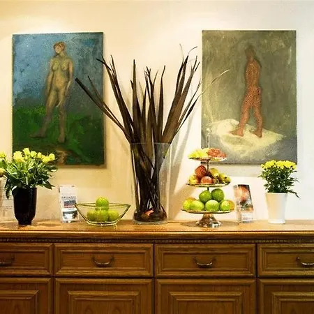 Hotel Dom Am Romerbrunnen 3*