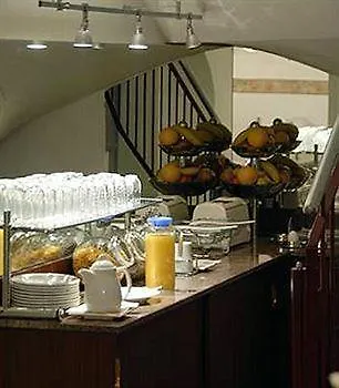 多姆布里克·伽尼酒店 酒店