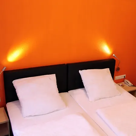 Tante Alma's Lasthaus Am Ring Hotel 3*
