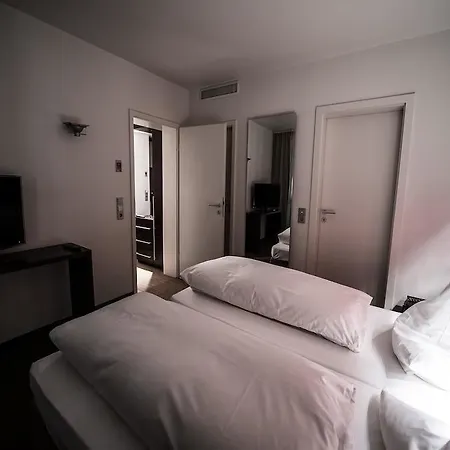 آم أوغستينربلاتز 4* كولونيا