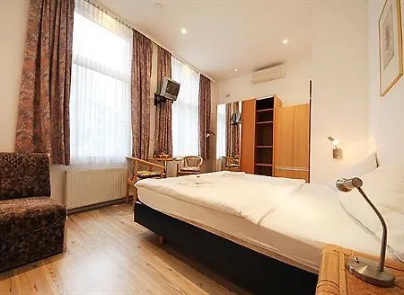 Storch Hotel 2*