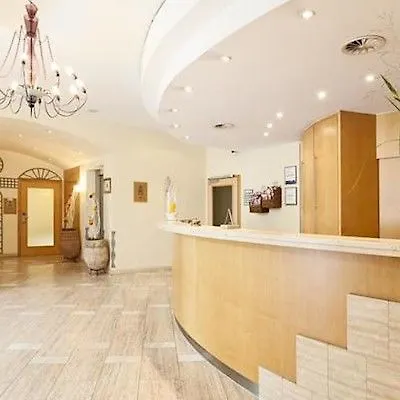 Classic Harmonie Hotel 3*