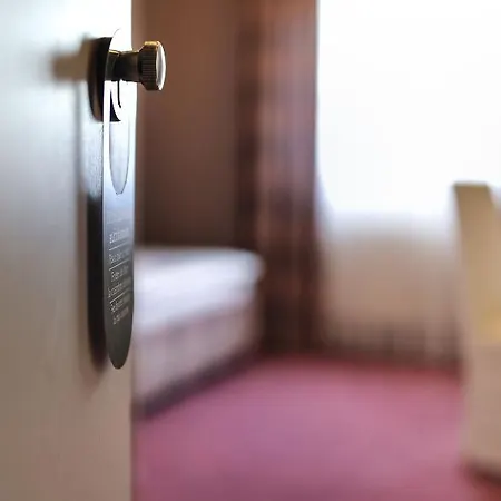 Hotel Airport By The New Yorker Cologne