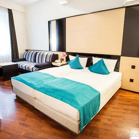 Boutique 003 Am Dom, Trademark Collection By Wyndham 3* Colonia