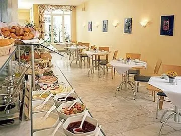 Astor & فندق كولونيا