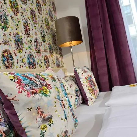 Hotel Domstern 3*
