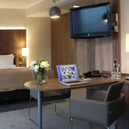 Lindner Am Dom, Part Of Jdv By Hyatt Hotel Cologne