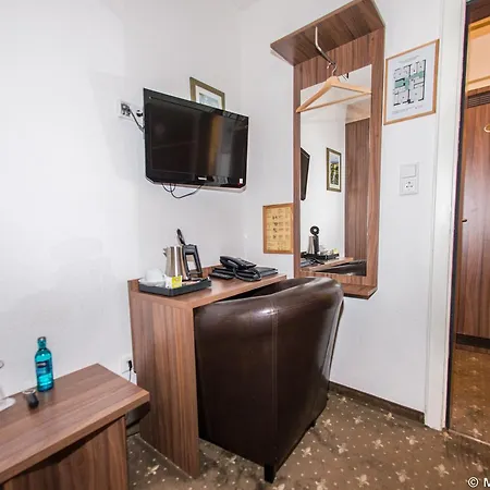Hotel Und Restaurant Loewenbraeu 3*